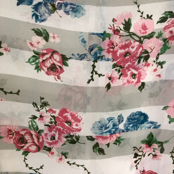 🌸SOLD🌸Torrid Button Back Floral Sheer Blouse - Picture 6 of 7